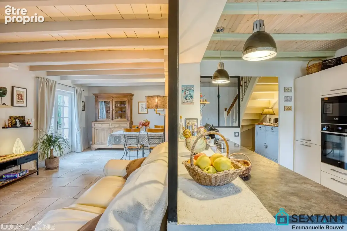 Charmante maison en pierre, situation privilégiée, piscine, 3 à 4 chambres, bureau, piscine, dépendance, sur 3250 m2 - photo 8