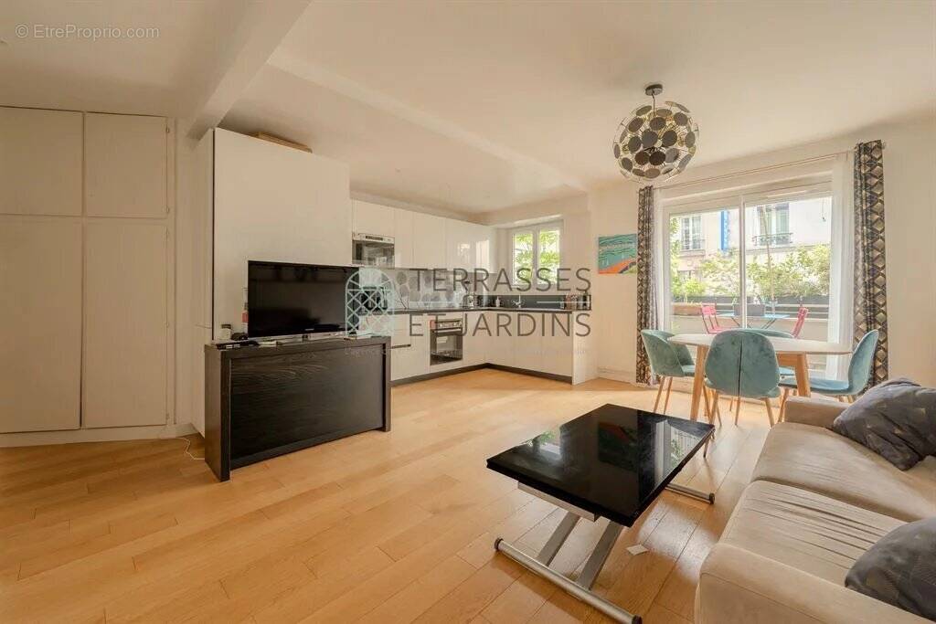 Appartement à PARIS-14E