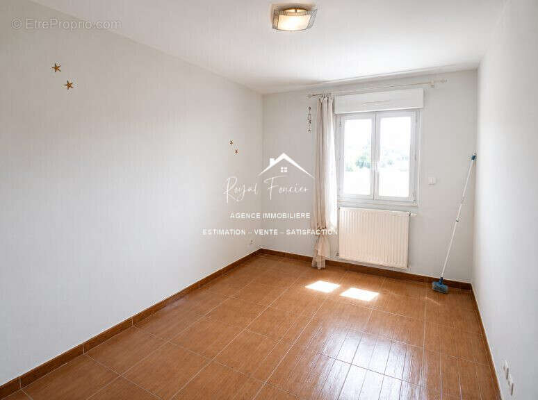 Chambre 2  - Maison à DANGE-SAINT-ROMAIN