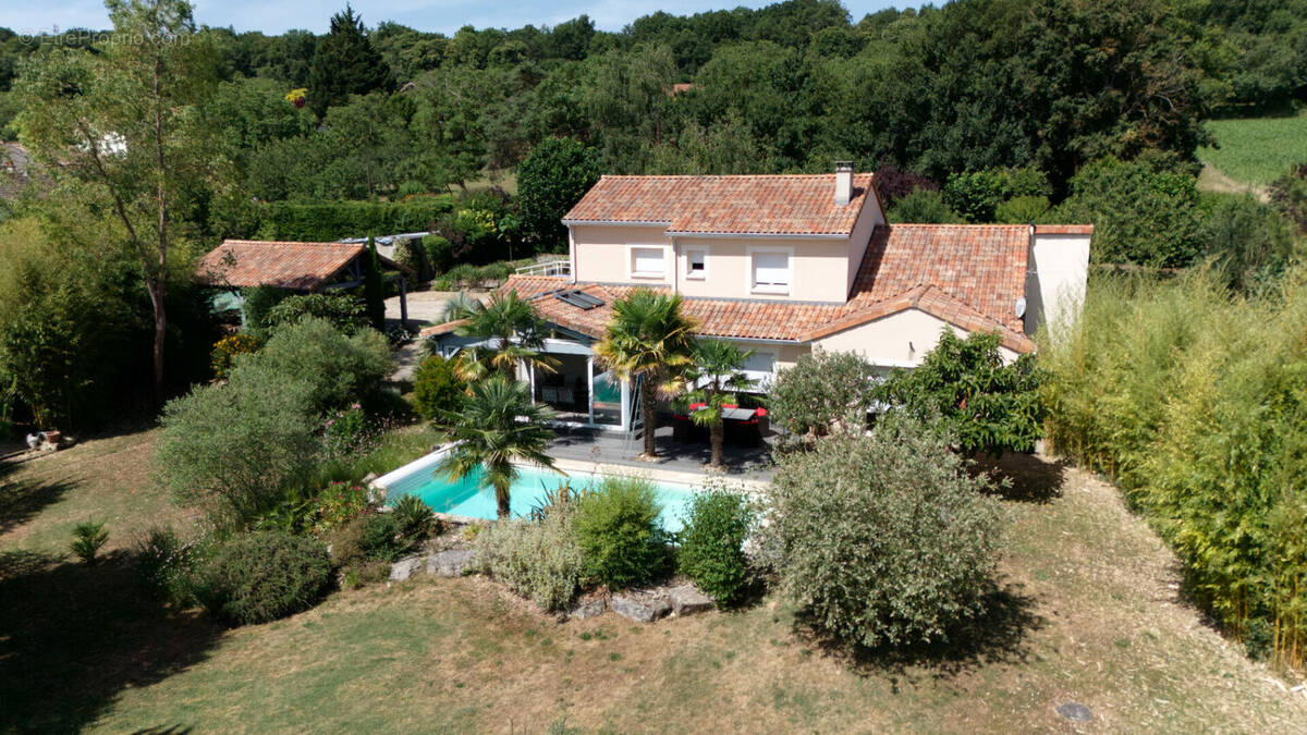 Maison à VOUNEUIL-SUR-VIENNE