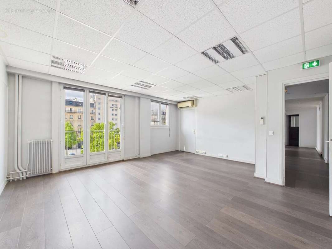 Commerce à NEUILLY-SUR-SEINE