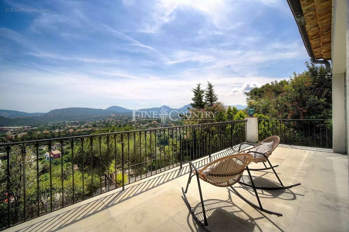 Maison à MANDELIEU-LA-NAPOULE