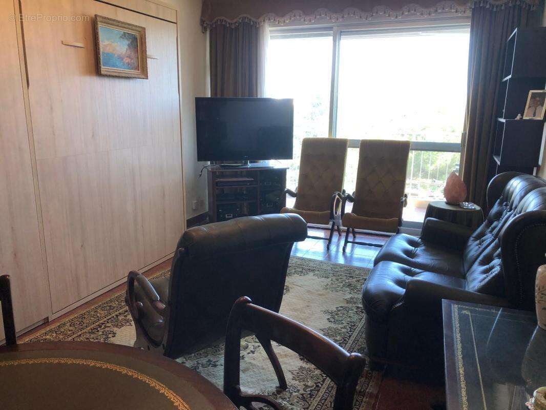 Appartement à SAINT-LAURENT-DU-VAR
