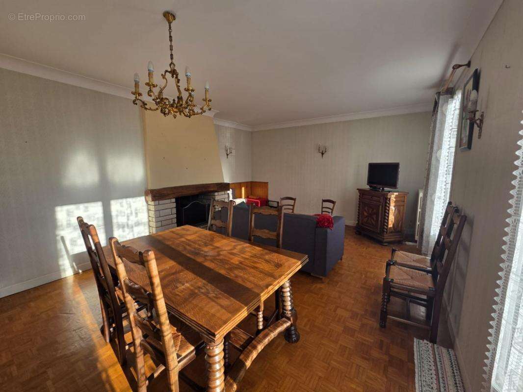 Maison à COULOUNIEIX-CHAMIERS