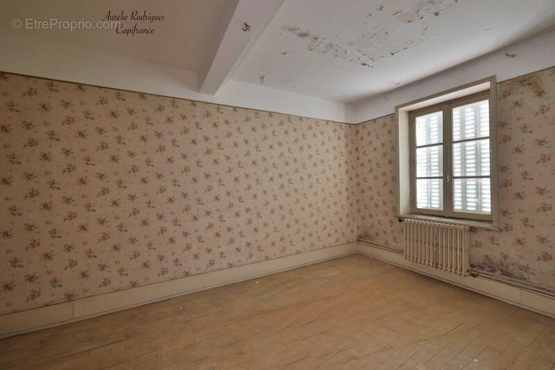 Maison à BAGE-LE-CHATEL