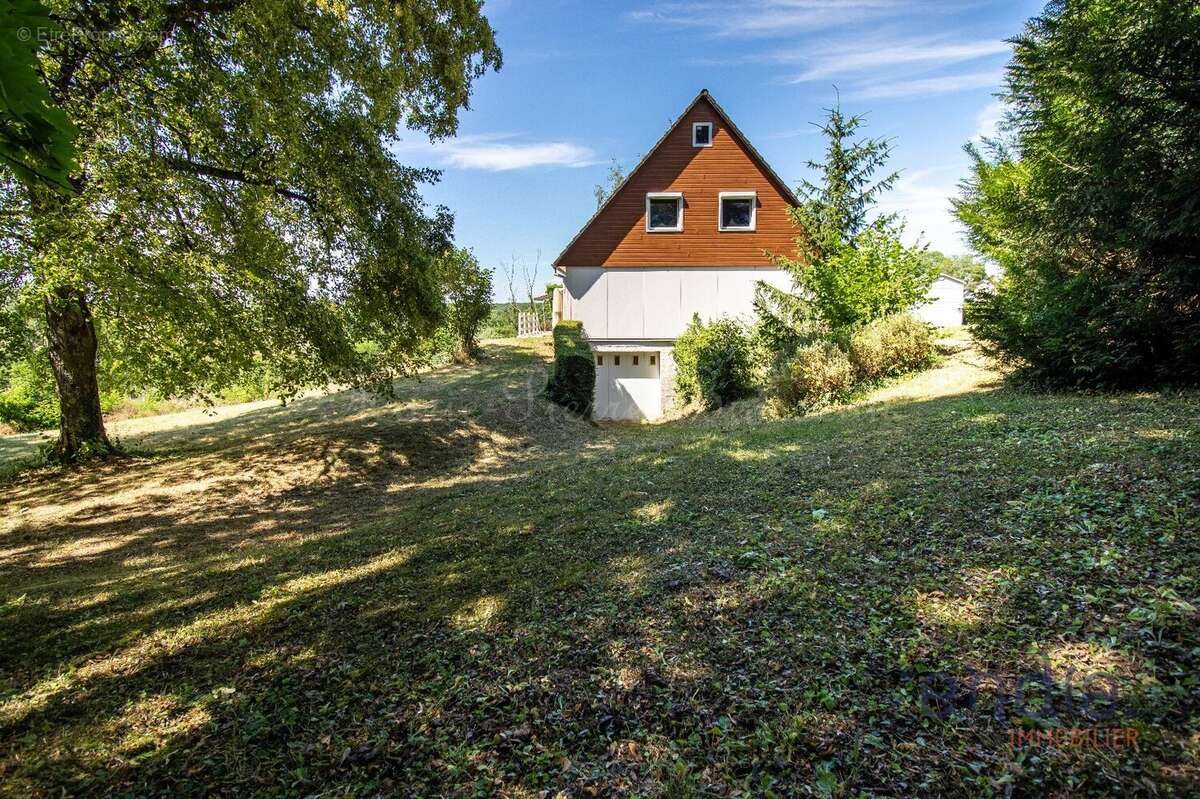 Bèze - Une maison familiale de 141,43 m² avec vue, terrain et âme de village - photo 3