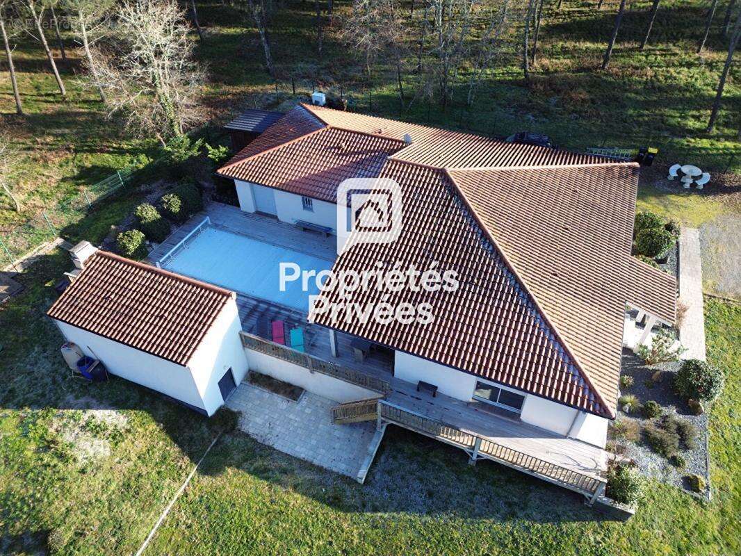 Maison de 200m² avec 4 chambres et piscine - photo 4