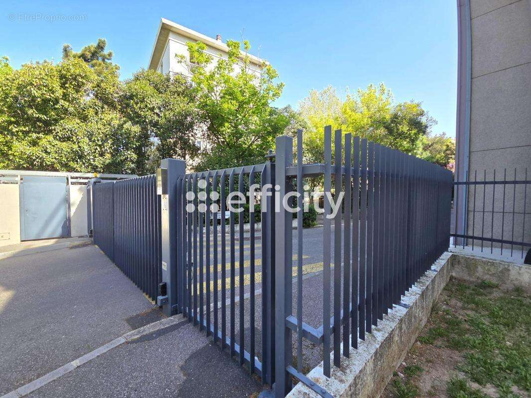 Parking à MARSEILLE-9E