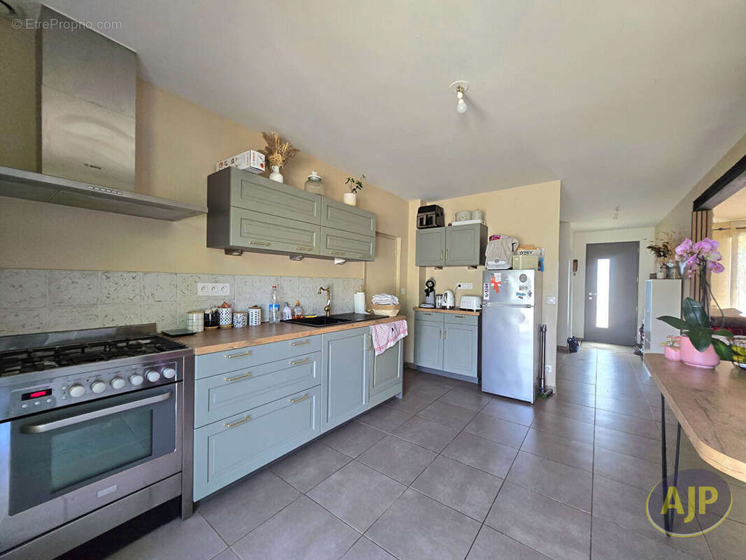 SAINT-JEAN-BREVELAY : Maison T5 dans le bourg, entièrement rénovée  - 20 min de Vannes ? DPE C ? Uniquement chez AJP ! - photo 6
