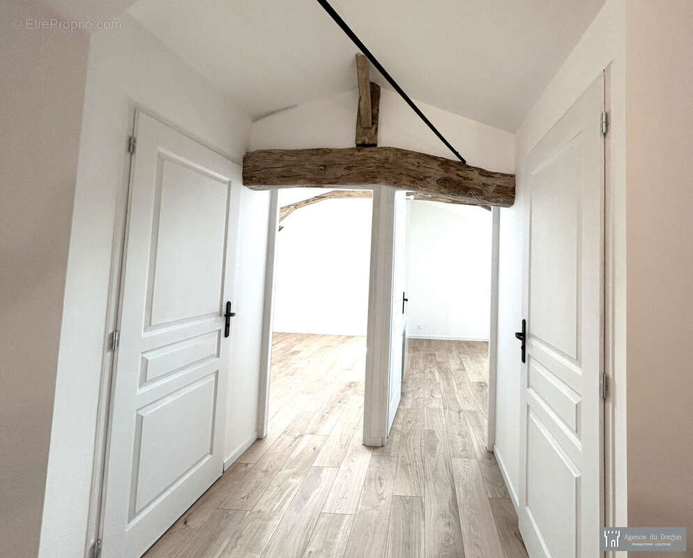 Maison à SAINT-GENIS-DE-SAINTONGE