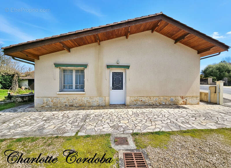 Maison à FEUGAROLLES