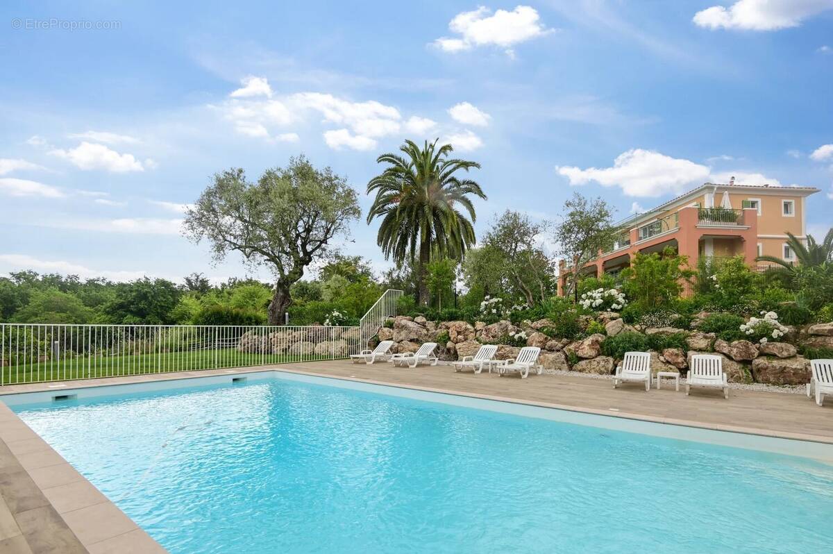 Appartement à ROQUEFORT-LES-PINS