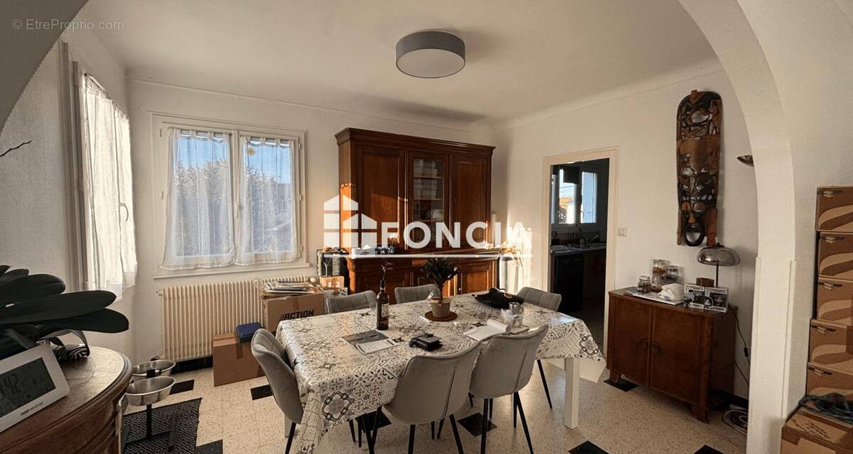 Maison à LA CHAUSSEE-SAINT-VICTOR