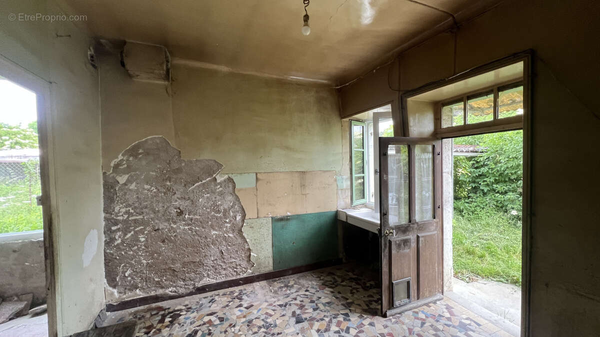 Maison à rénover avec dépendance et grenier aménageable   Blannay, à 12 min d’Avallon - photo 4