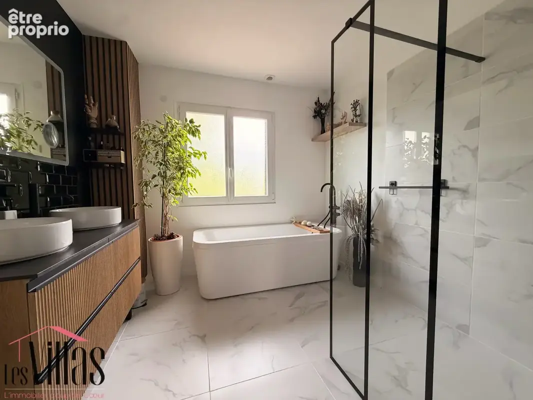 Villa contemporaine avec piscine, superbes espaces extérieurs paysagés - photo 11