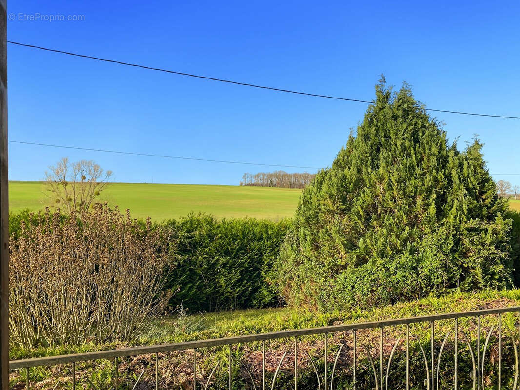 Maison à MONTCORBON