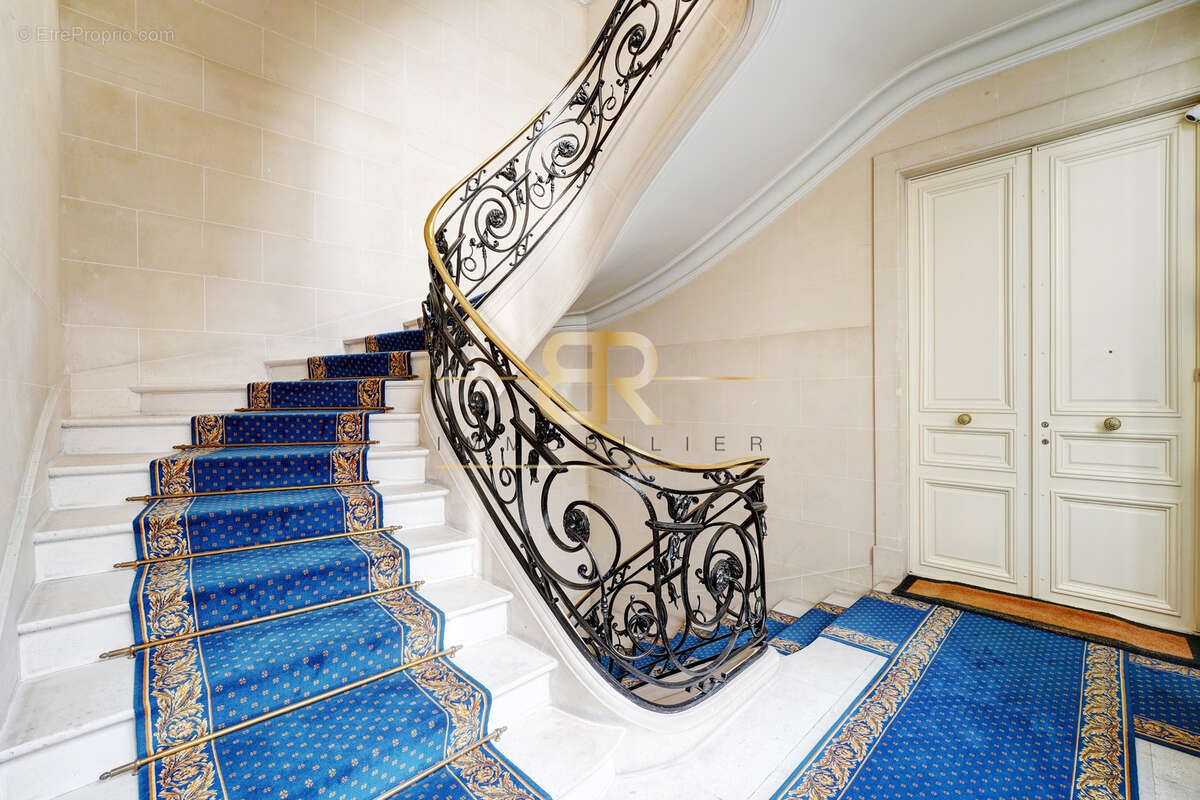 Appartement à PARIS-7E