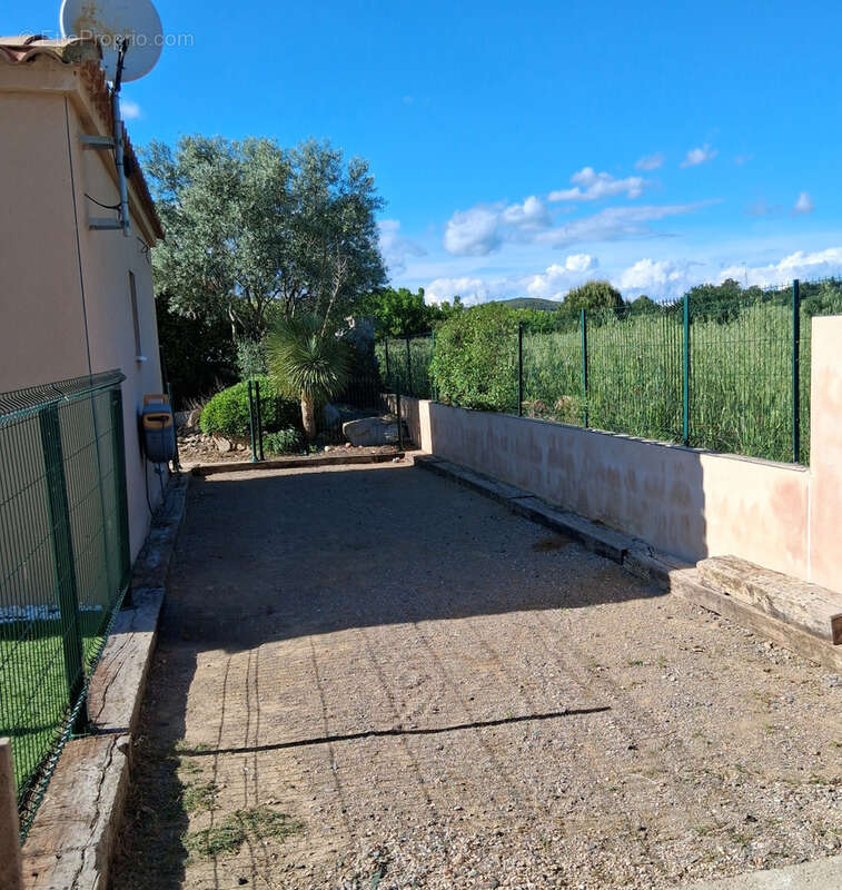 Maison à POUZOLLES