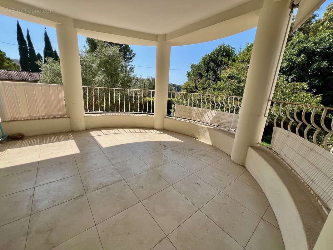 Superbe  2/3 pieces en excellent etat-terrasse-calme-jolie vue jardin-faibles charges - photo 4
