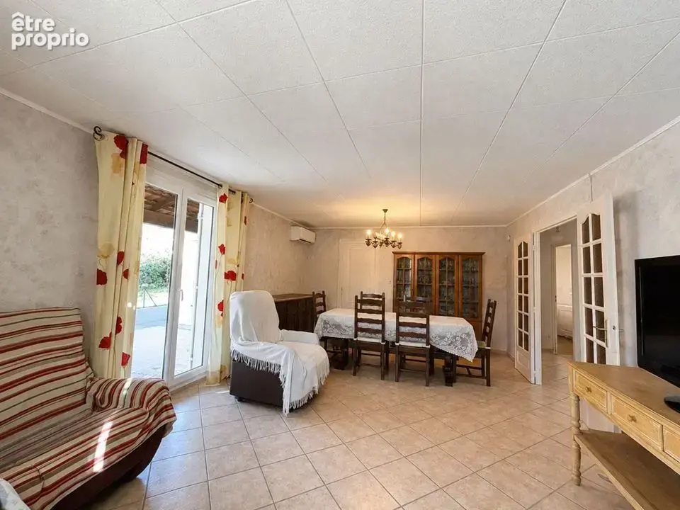 Maison 109 m² à Regusse  - photo 3