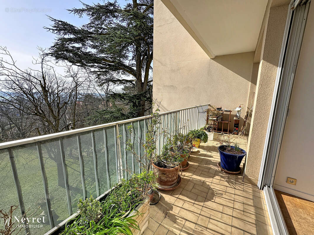 Appartement à SAINT-GENIS-LAVAL