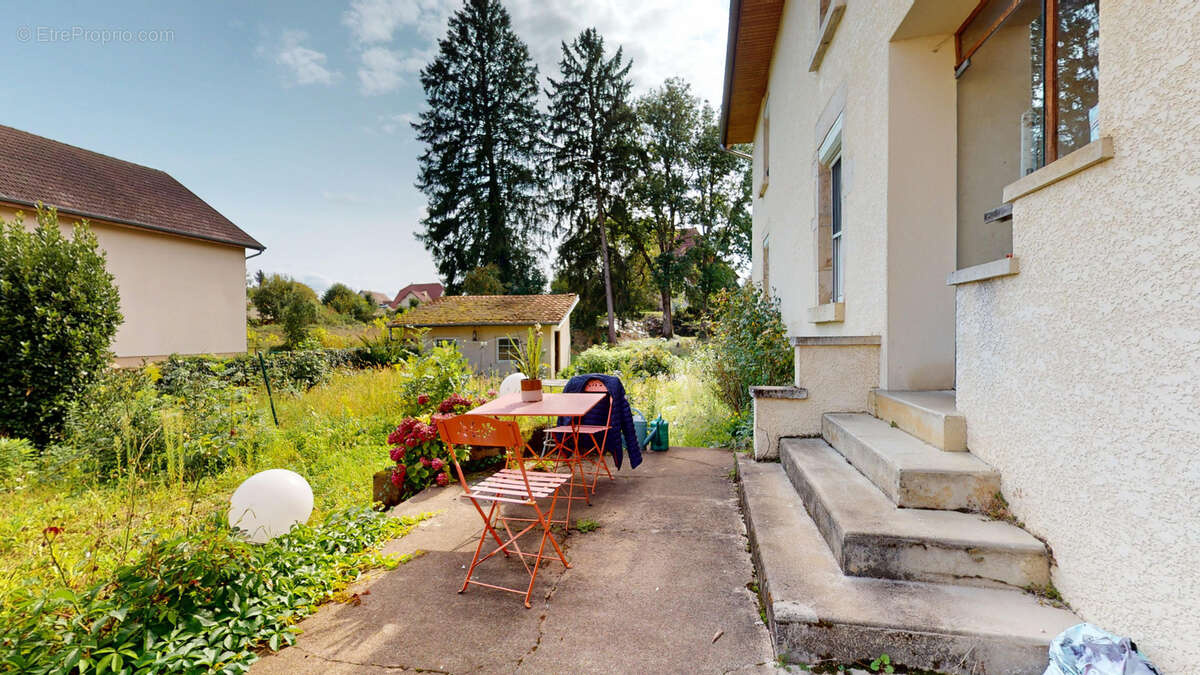 Maison à SERRE-LES-SAPINS