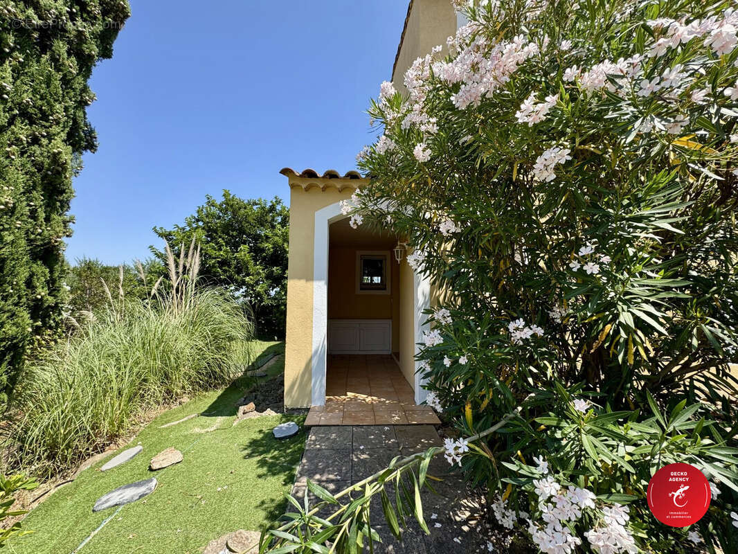 Maison à ROQUEBRUNE-SUR-ARGENS