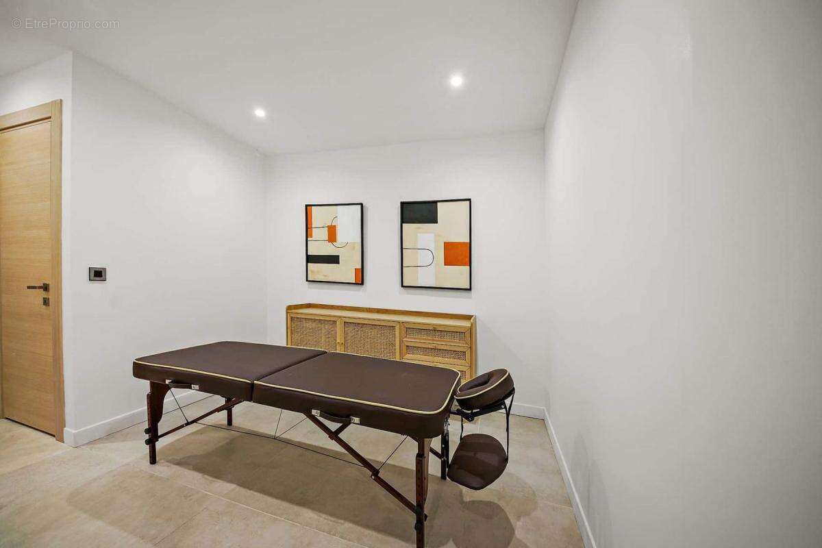 MOUGINS Villa contemporaine au calme dans un quartier hyper-recherché - photo 10