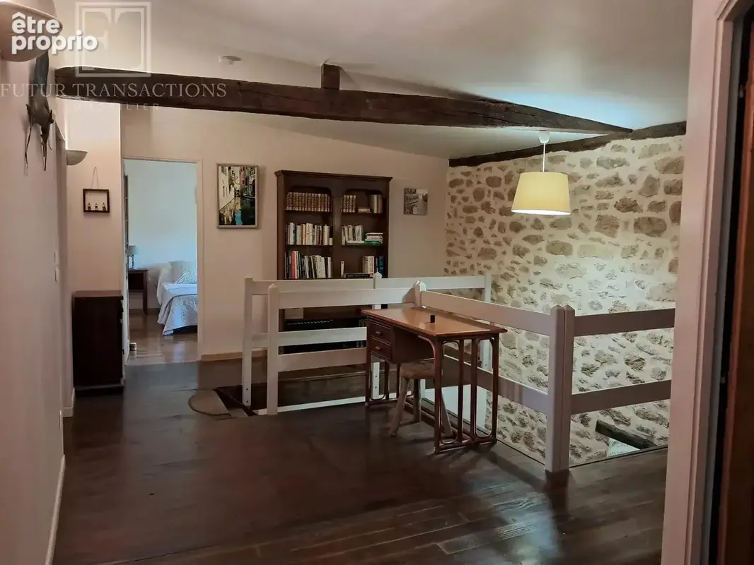 Maison de caractère sur 8175 m² - photo 11