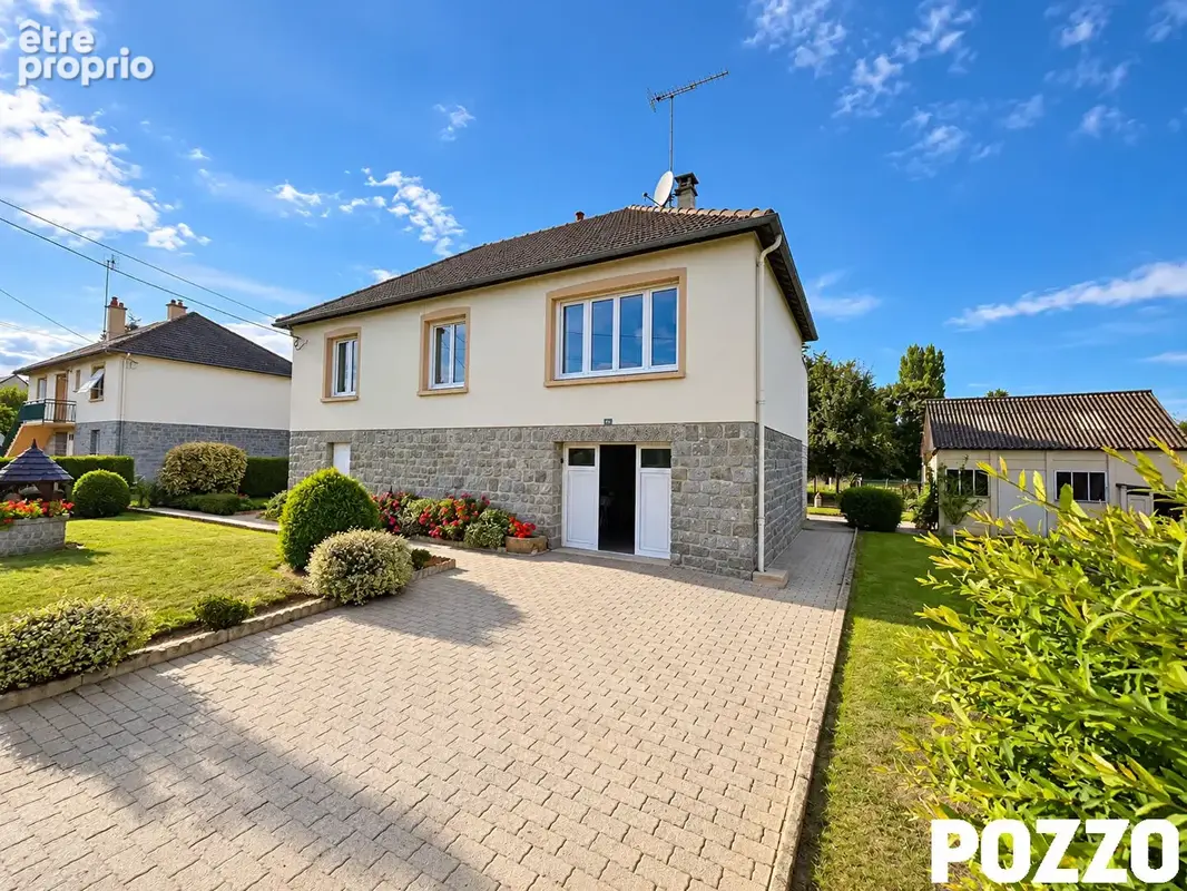 Photo Maison à Saint-Hilaire-Du-Harcouet au prix de 181 500€