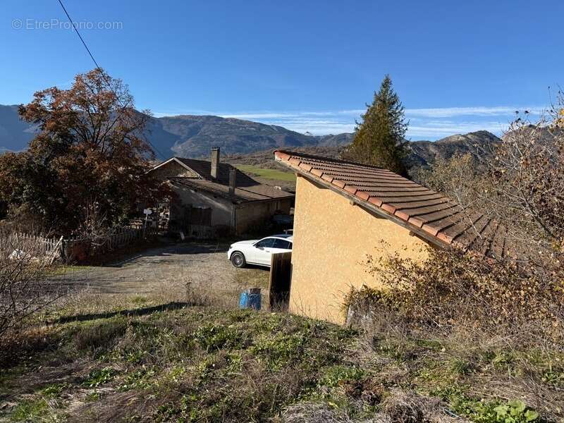 Maison de caractère à vendre 4 pièces LARDIER ET VALENCA (05) - photo 4