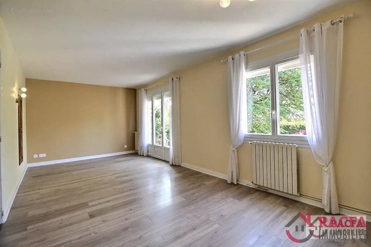 CASTRES -  Crabié, maison avec garage et jardin - photo 3