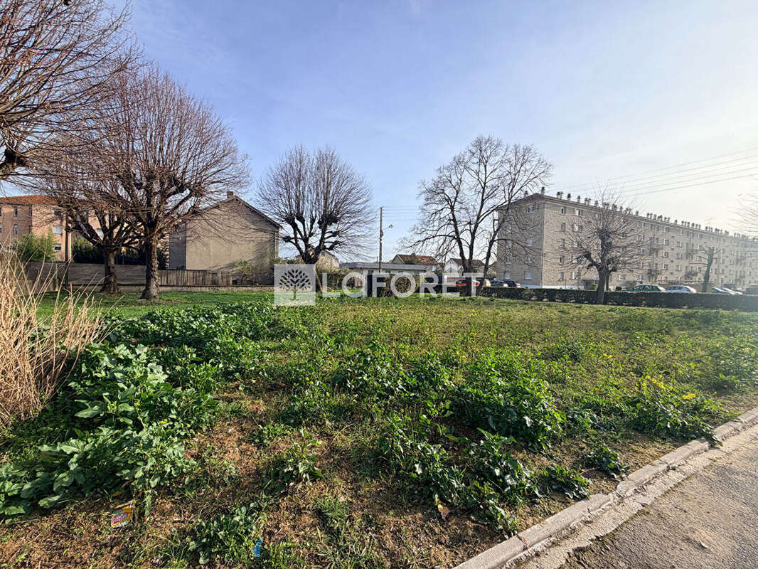 Terrain à CHALONS-EN-CHAMPAGNE