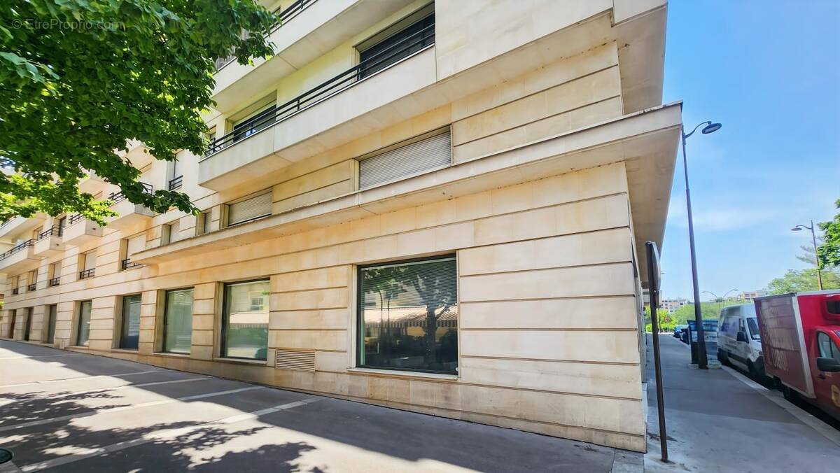 Commerce à PARIS-15E