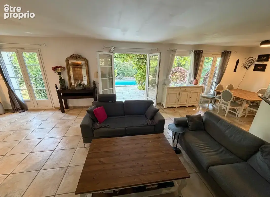 Maison familiale avec piscine dans un écrin de verdure - photo 8