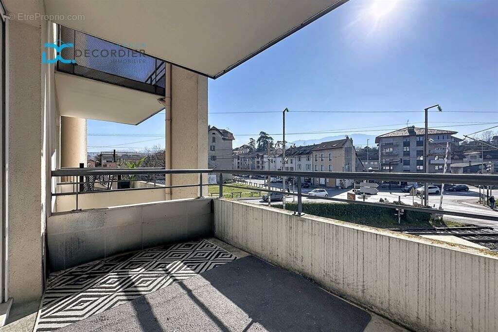 T3 lumineux de 61,35m² – proche centre-ville & gare – cave - 2 parkings couverts ! - photo 4