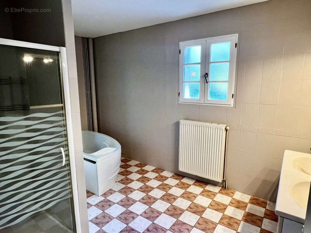 Maison à SAINT-SULPICE-LES-FEUILLES