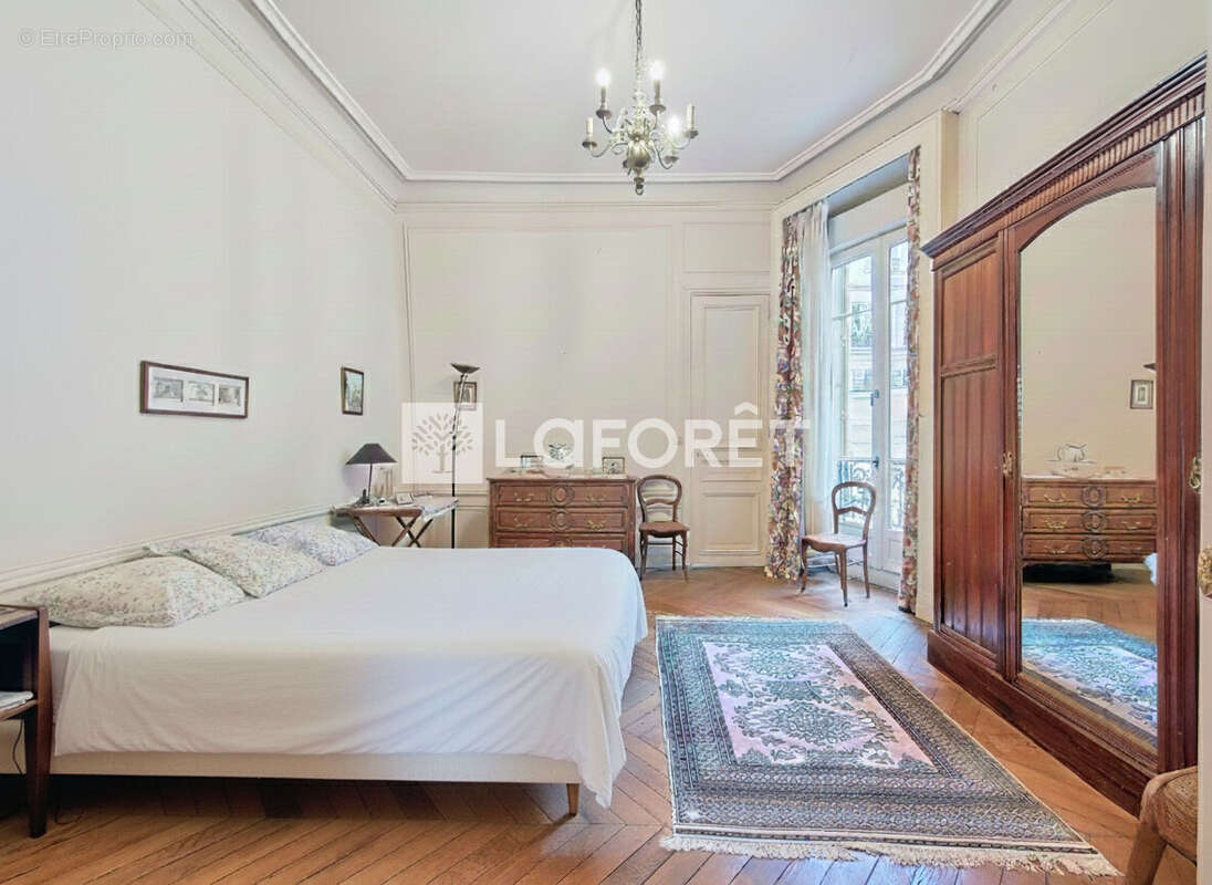 Appartement à PARIS-8E