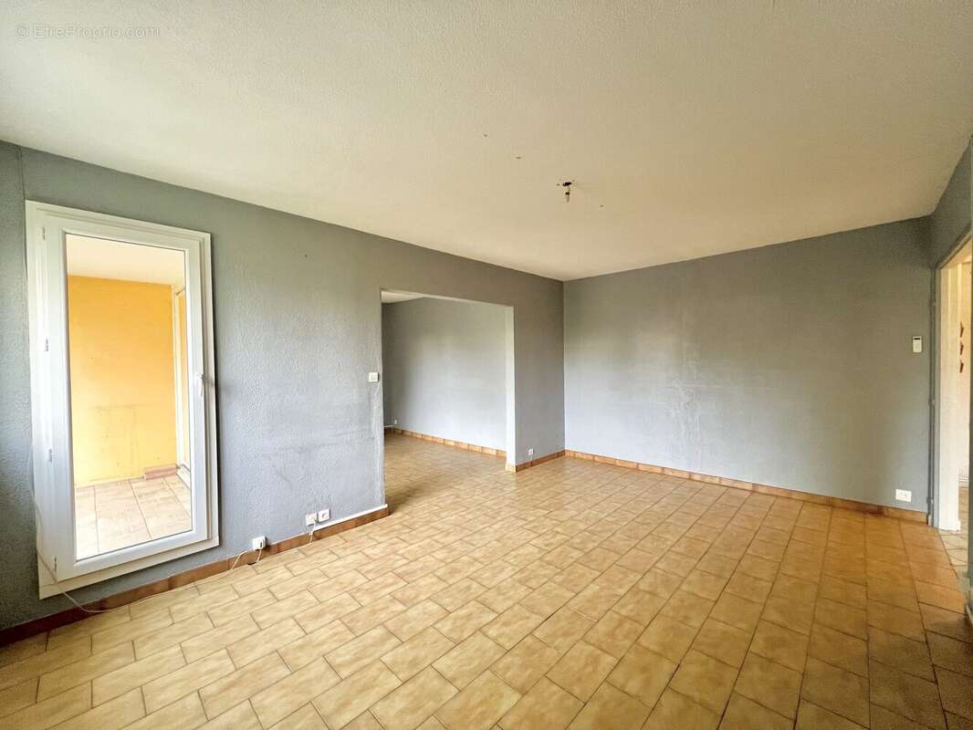 Appartement à DECINES-CHARPIEU