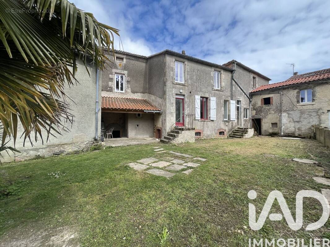 Photo 1 - Maison à MONTOURNAIS