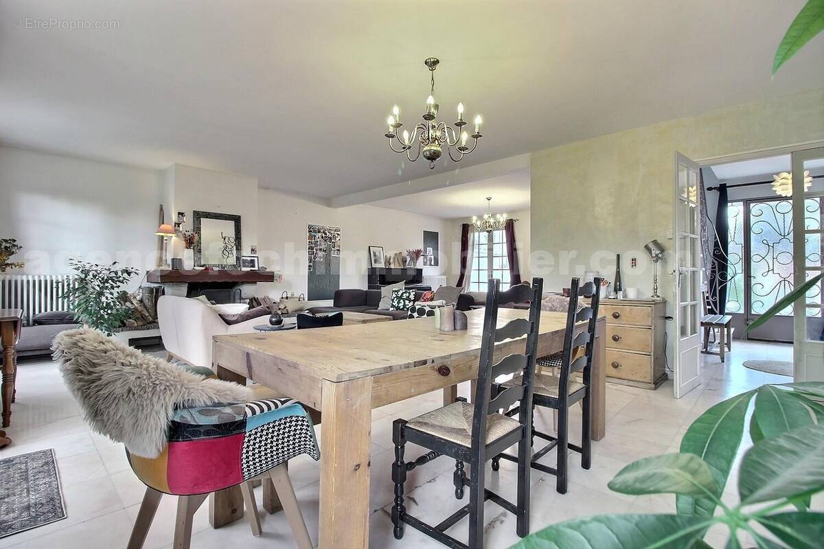 exposio_133773467 - Maison à SAINT-MAUR-DES-FOSSES