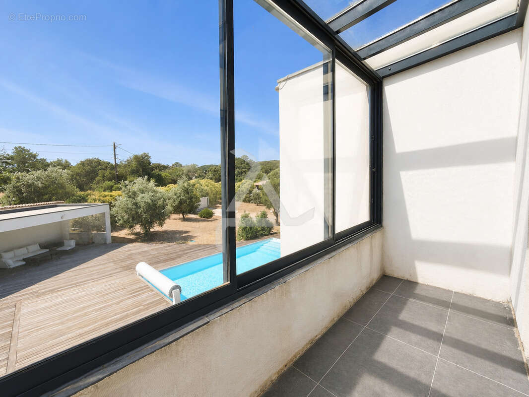 Villa t7 de 211m2 contemporaine avec piscine sous-sol aménagé et chambre indépendante - photo 37