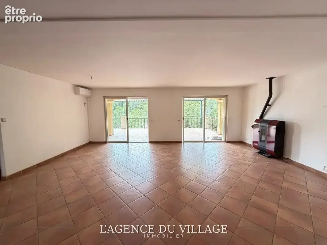 Figanières – calme, beaux volumes et piscine – 430 000 € - photo 8
