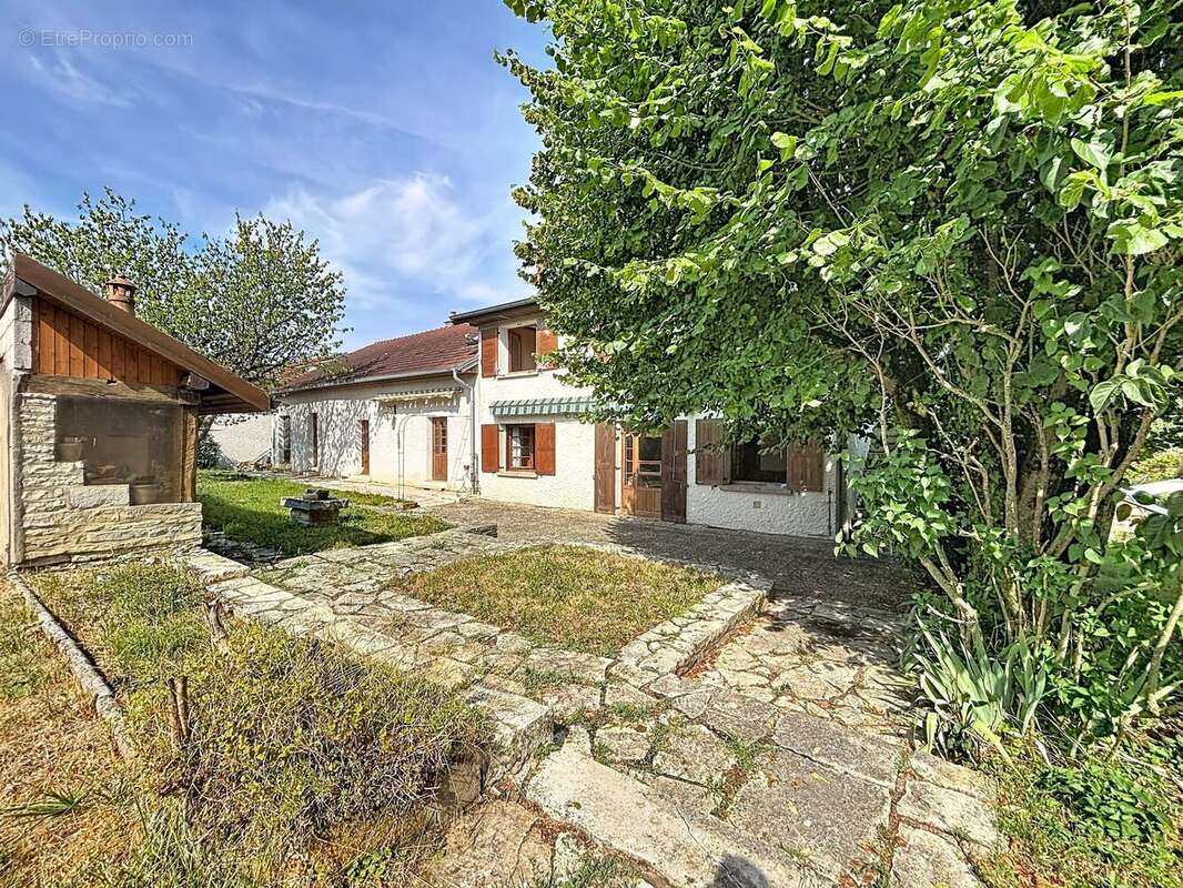 Maison 246 m² à Bourguignon-Les-La-Charite  - photo 9