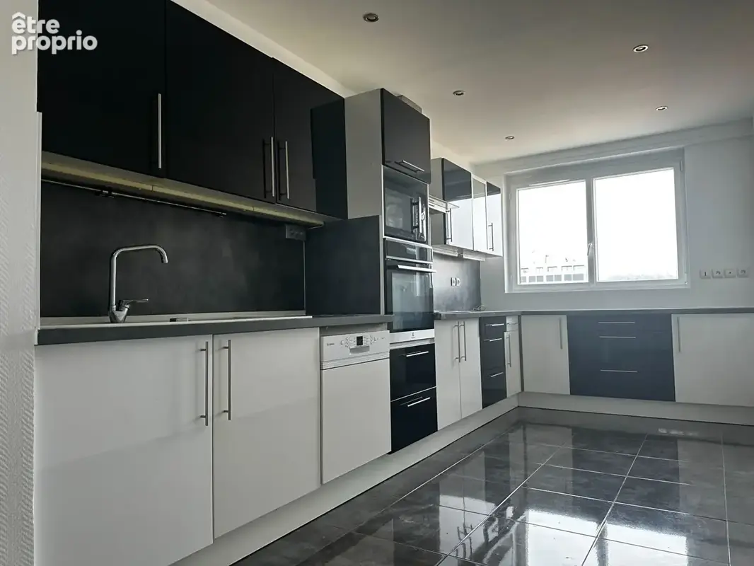 NANCY - Appartement 118 m² - Dernier étage avec balcon, garage et cave - photo 2