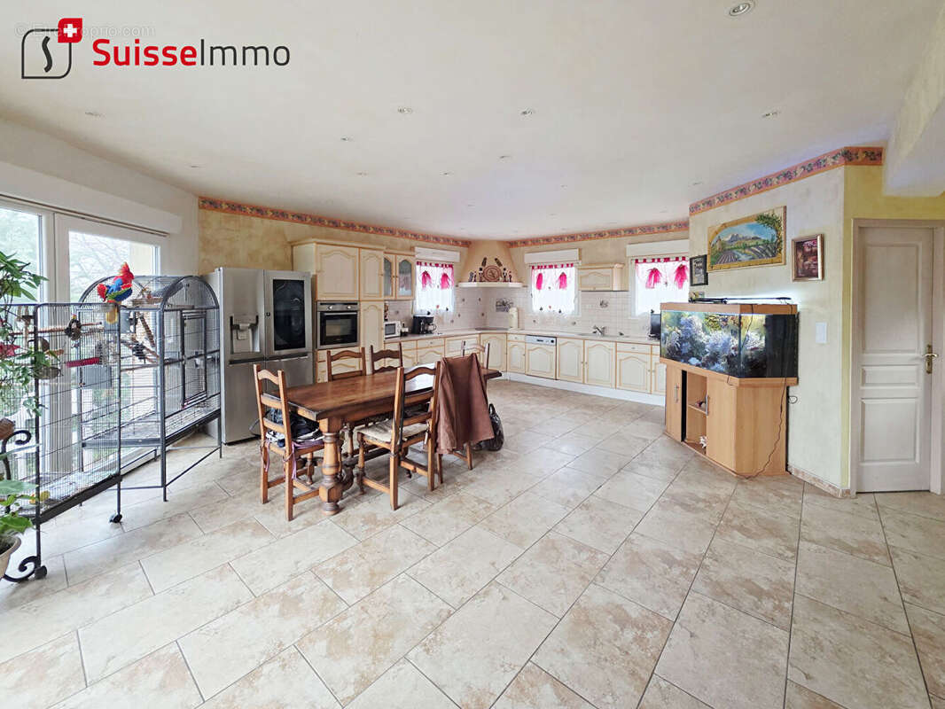 Maison à MONTBOUTON