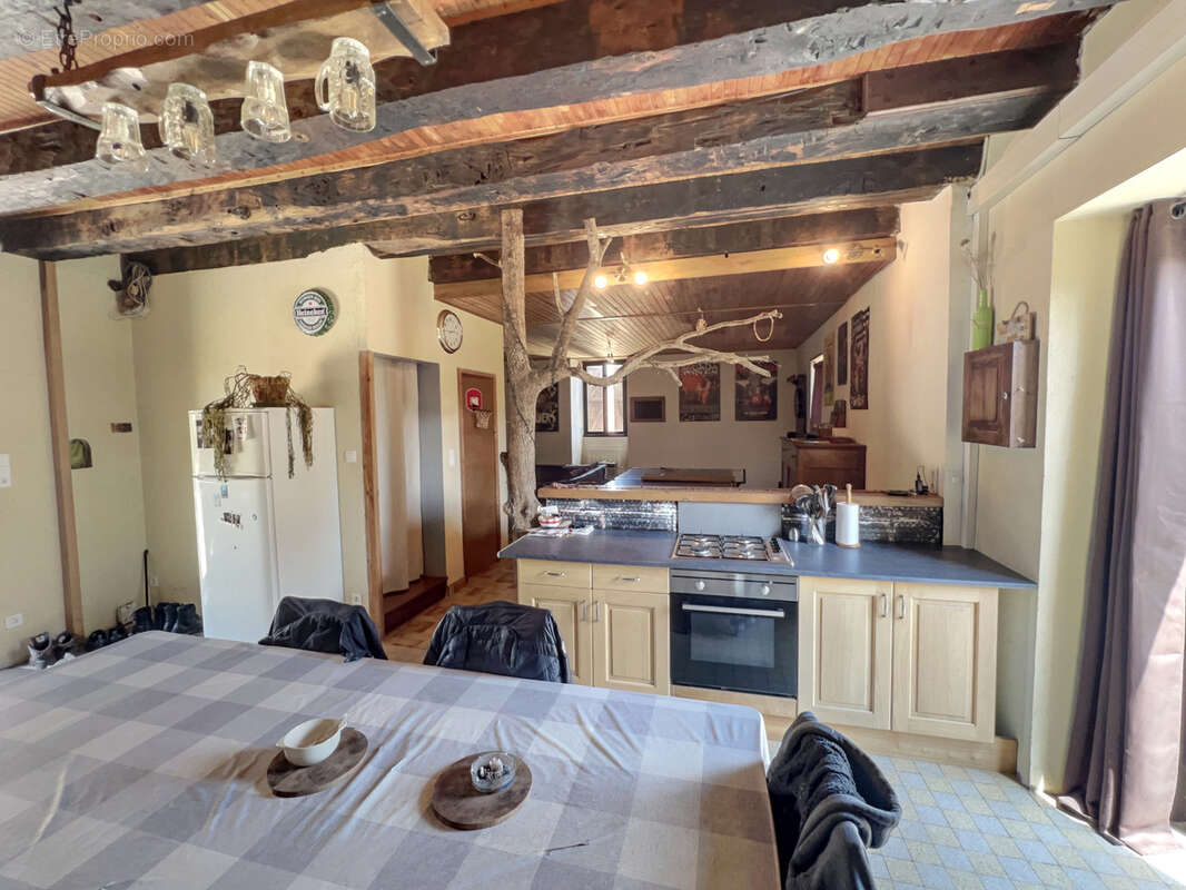 Maison à SALIGNAC-EYVIGUES