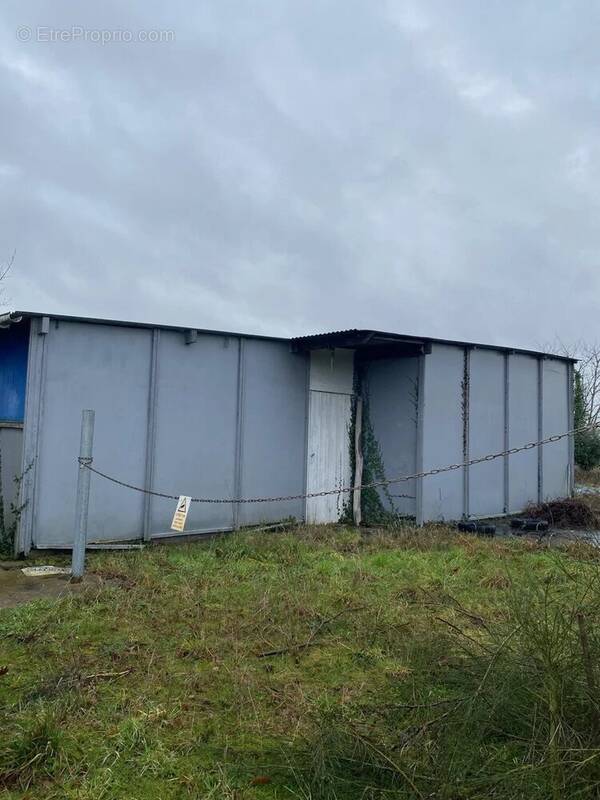 Commerce à LOUVIGNE