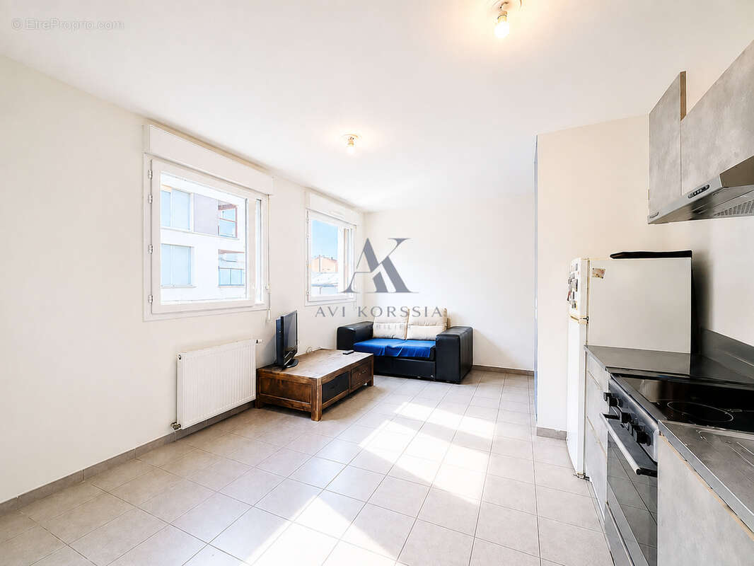 Vénissieux Centre   T2 récent 39 m2 avec balcon - photo 6