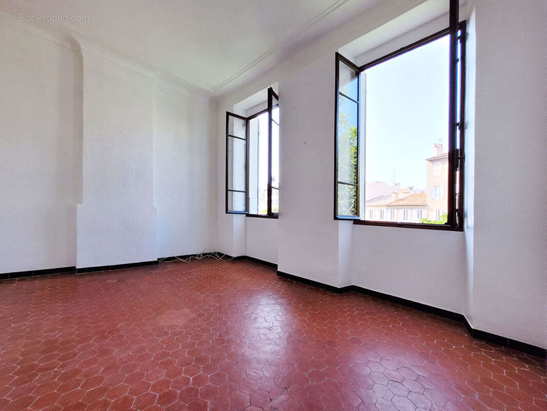 Appartement à MARSEILLE-5E